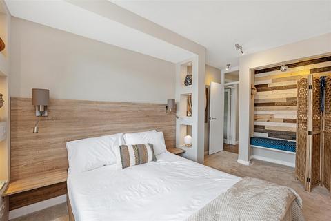 35 Embassy Gardens, Beckenham, BR3 1HF