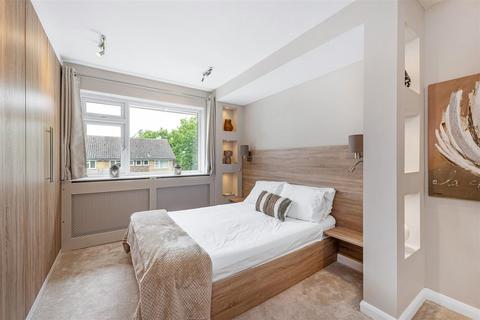 35 Embassy Gardens, Beckenham, BR3 1HF