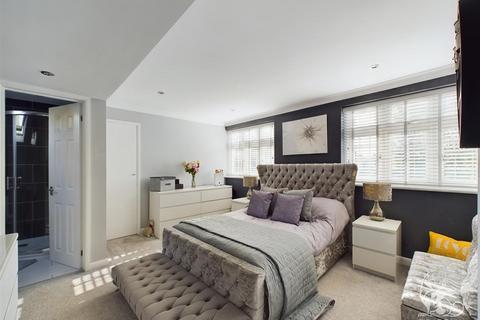 3 bedroom semi-detached bungalow for sale - Moor Lane, Upminster