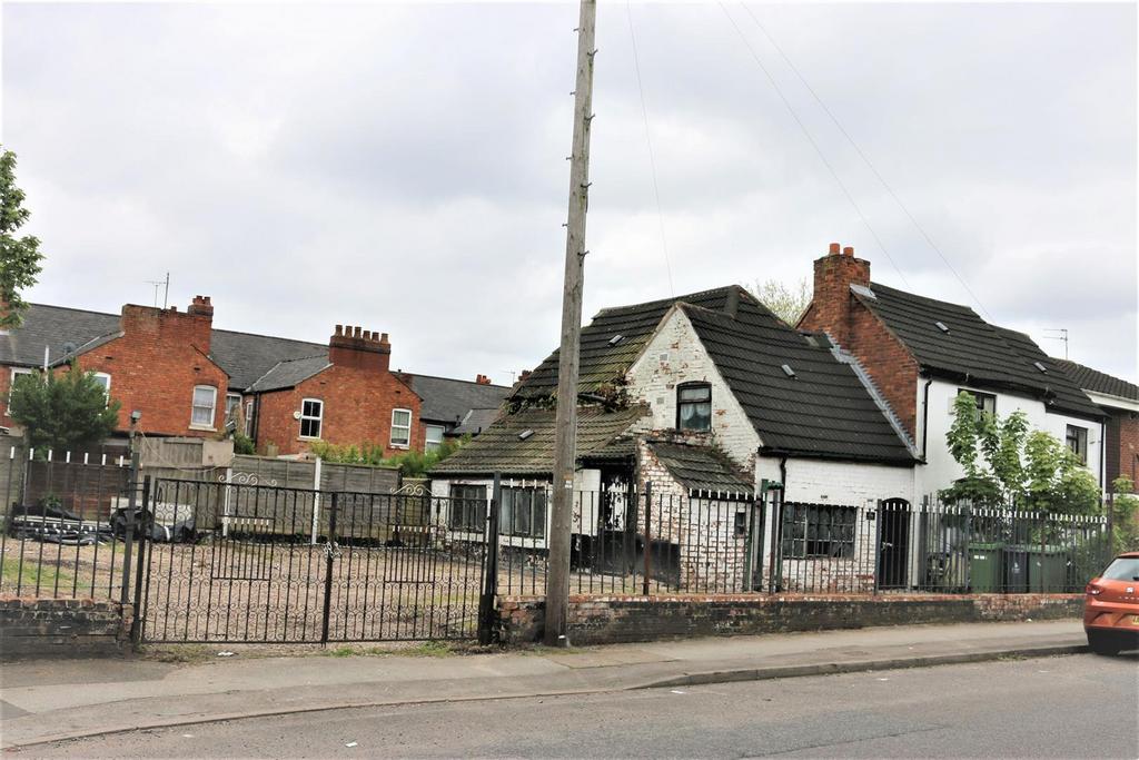 Bloxwich Road South, Willenhall 3 bed property with land for sale £