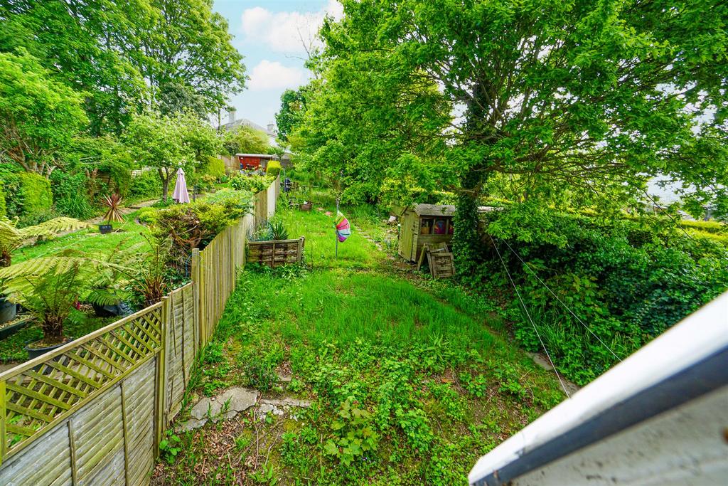 St. Helens Park Road, Hastings 6 bed block of apartments for sale £
