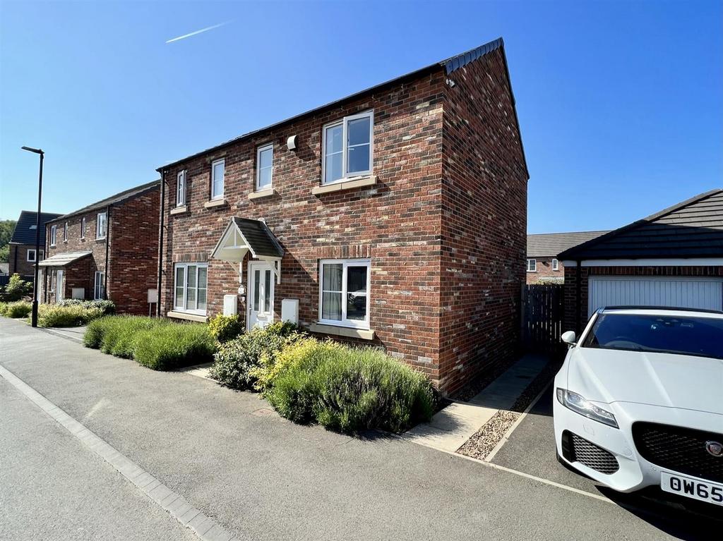 Sceptre Avenue, Doncaster 3 bed detached house £1,100 pcm (£254 pw)