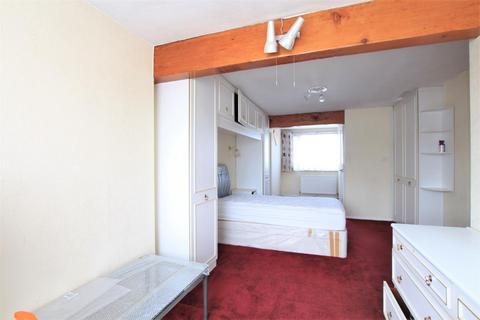 4 Grange Close, Hounslow, TW5 0HW