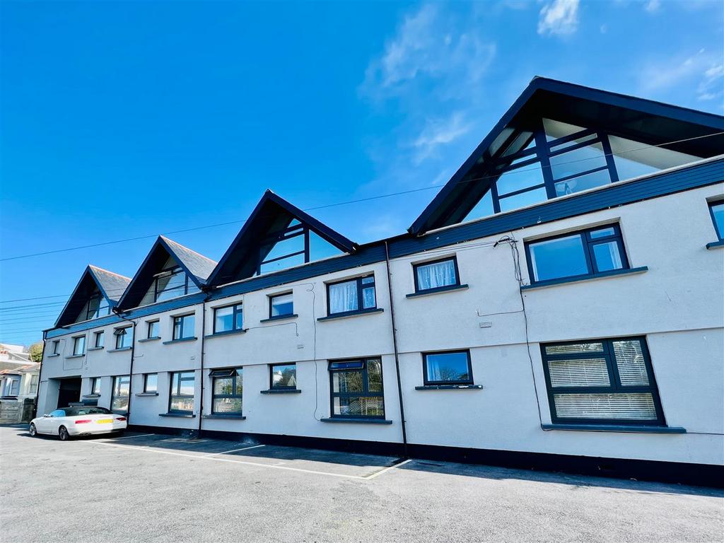 Windmill Hill, Central Area, Brixham 2 bed flat for sale £175,000
