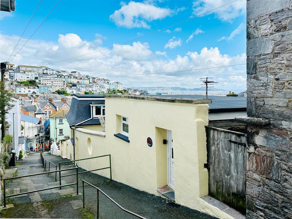 St. Peters Hill, Brixham 2 bed flat for sale £180,000