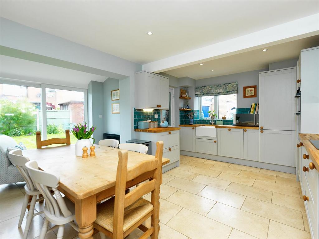 Bangor Road, Overton on Dee. 3 bed house £300,000
