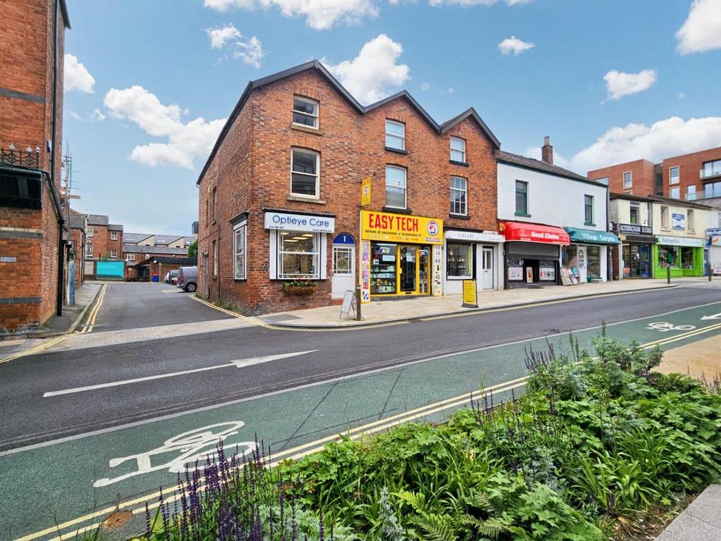 Lloyd Square, Altrincham Studio to rent £950 pcm (£219 pw)