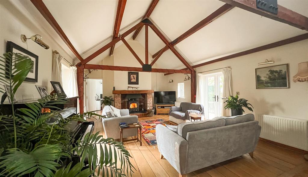 Living room 6.jpg