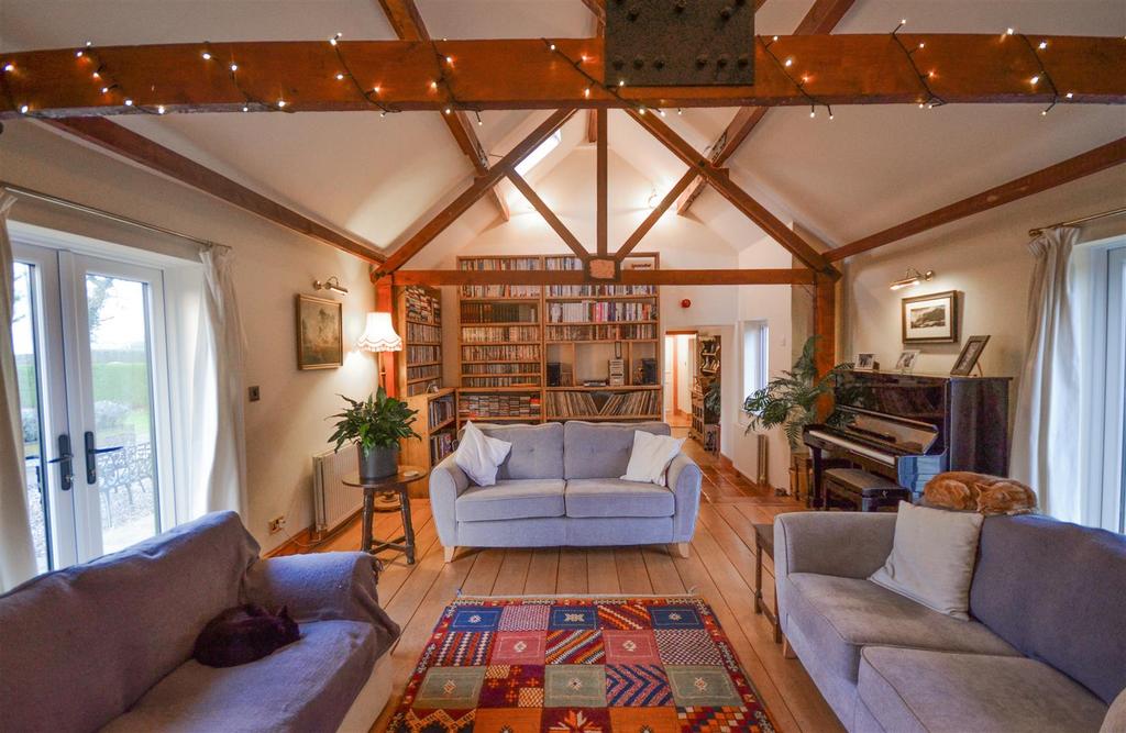 Living room 2.jpg