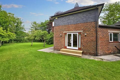 2 bedroom semi-detached house to rent, Hale Road, Hale Barns