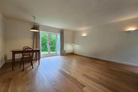 2 bedroom semi-detached house to rent, Hale Road, Hale Barns