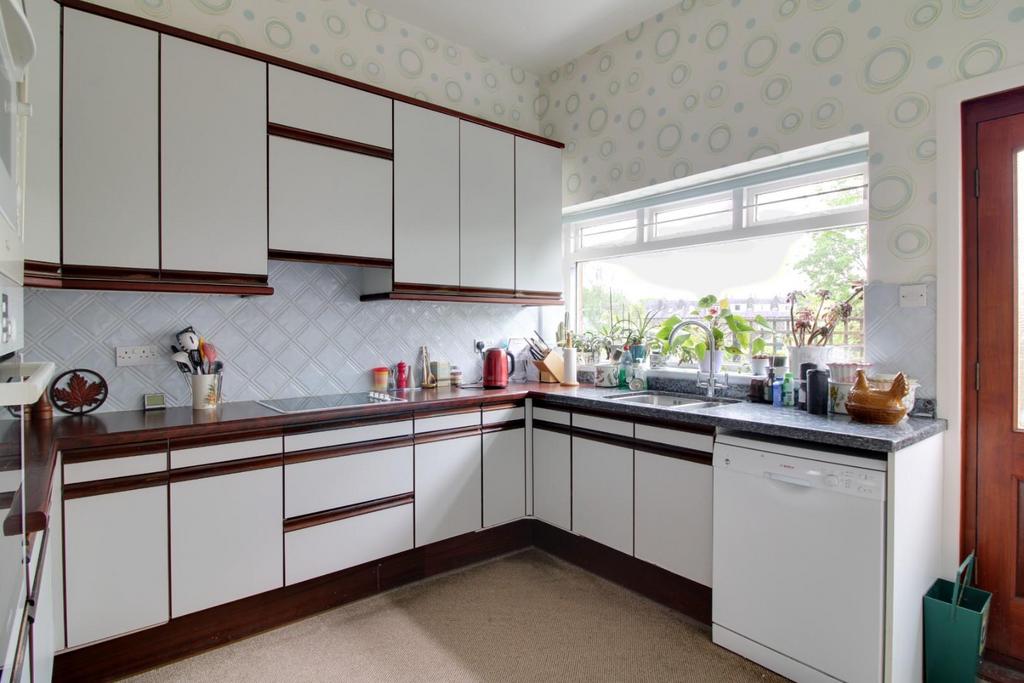 Kitchen (1).jpg