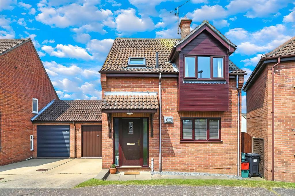 Taylor Drive, Lawford, Manningtree 3 bed link detached house for sale £350,000