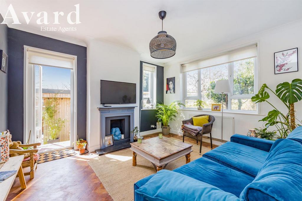 Princes Crescent, Brighton BN2 2 bed flat for sale £350,000