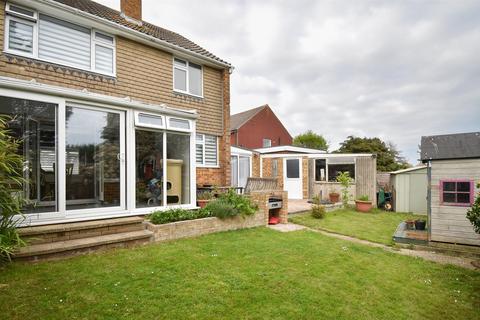 11 Fairlight Close, Bexhill-on-sea, TN40 2PT