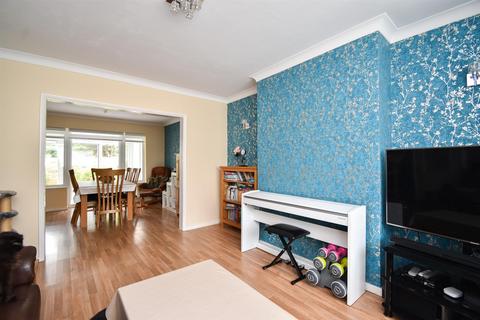 11 Fairlight Close, Bexhill-on-sea, TN40 2PT