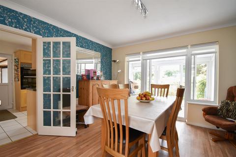 11 Fairlight Close, Bexhill-on-sea, TN40 2PT