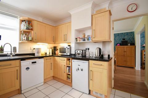 11 Fairlight Close, Bexhill-on-sea, TN40 2PT