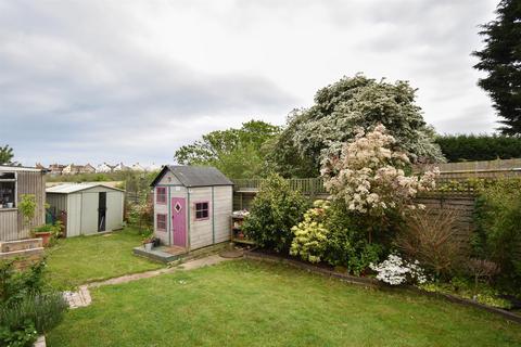 11 Fairlight Close, Bexhill-on-sea, TN40 2PT