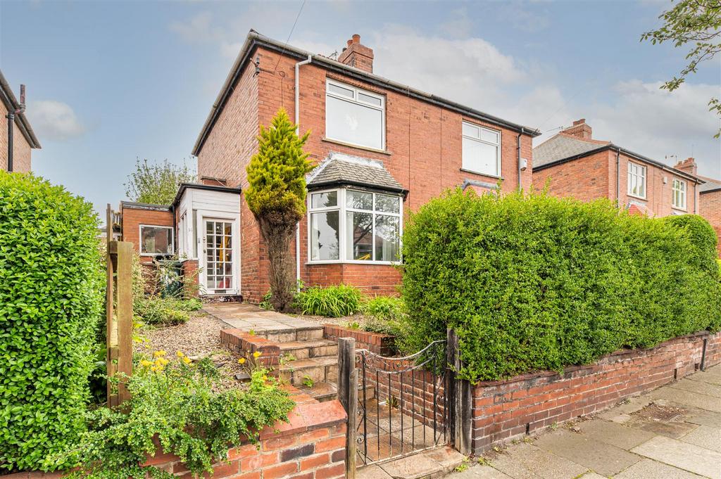 Billy Mill Avenue, North Shields... 2 bed semidetached house £750 pcm (£173 pw)