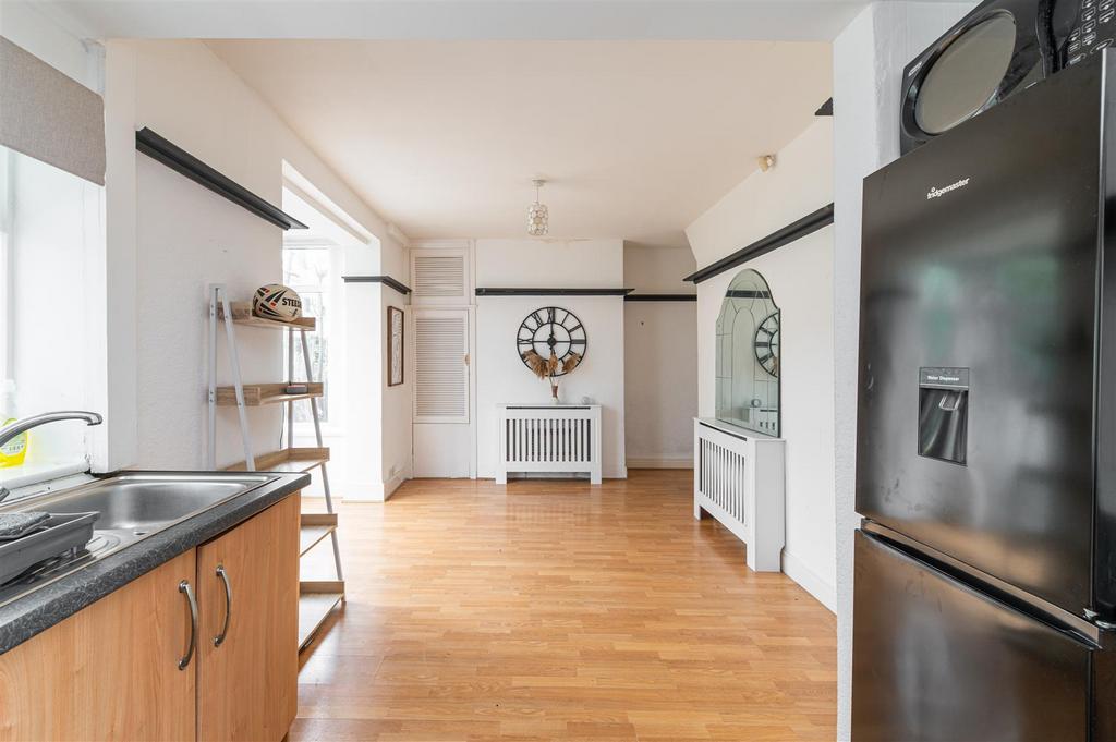 Billy Mill Avenue, North Shields... 2 bed semidetached house £750 pcm (£173 pw)