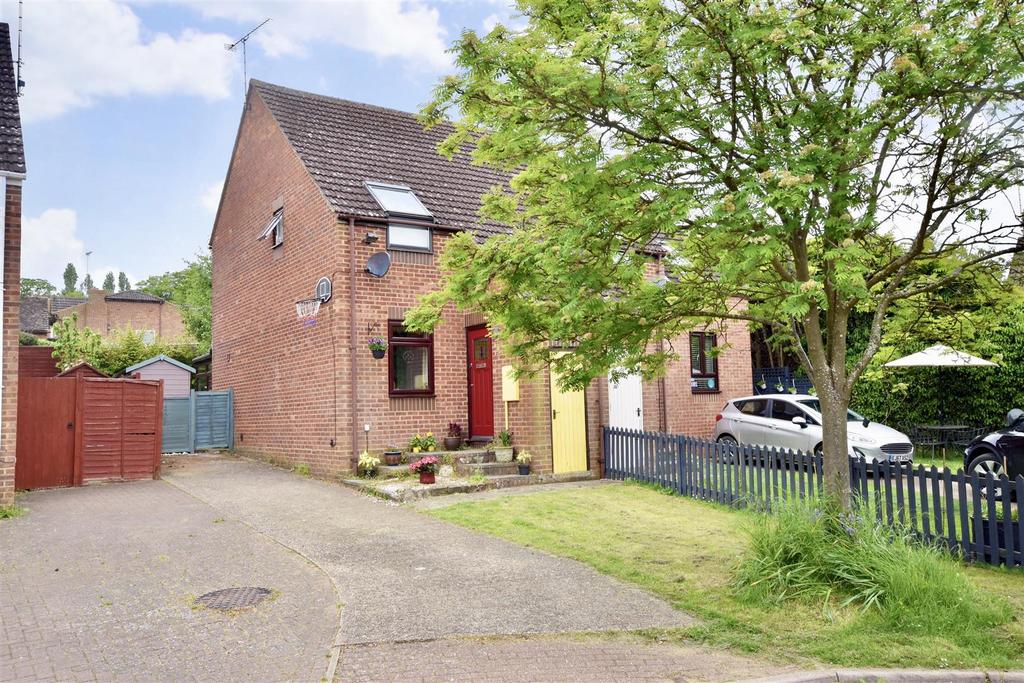 Gadsden Court, Stoke Hammond 2 bed semidetached house for sale £265,000