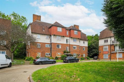 29 The Roses, Woodford Green, IG8 9BN