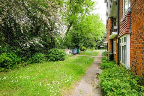 29 The Roses, Woodford Green, IG8 9BN