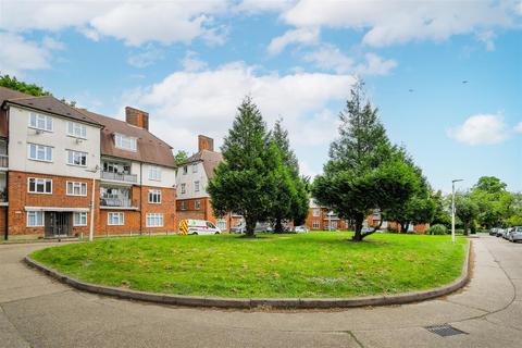 29 The Roses, Woodford Green, IG8 9BN