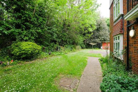 29 The Roses, Woodford Green, IG8 9BN