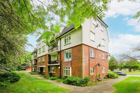 29 The Roses, Woodford Green, IG8 9BN