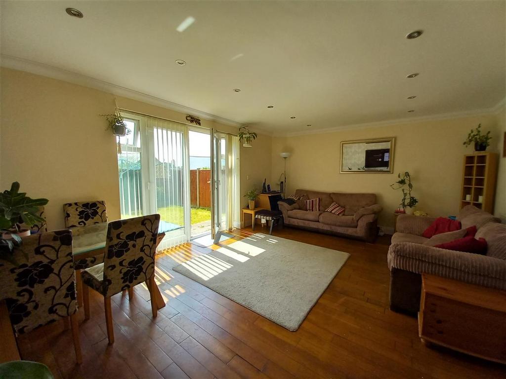 Victoria Road, Ramsgate 3 bed semidetached house £1,600 pcm (£369 pw)