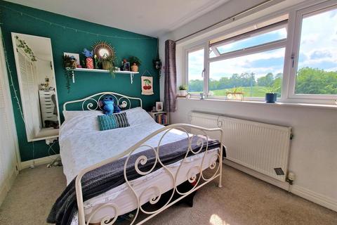 8 Orchard Rise, Tibberton, Gloucester, GL19 3AT