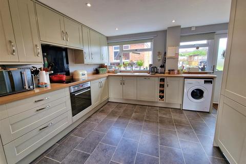 8 Orchard Rise, Tibberton, Gloucester, GL19 3AT