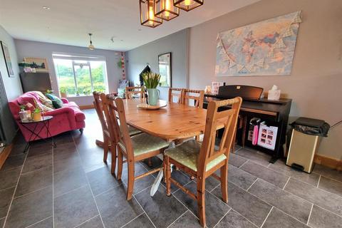 8 Orchard Rise, Tibberton, Gloucester, GL19 3AT