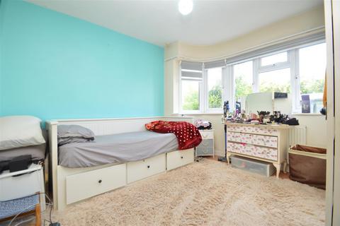 2 bedroom maisonette for sale - Fullwell Avenue, Clayhall, IG5 0XA