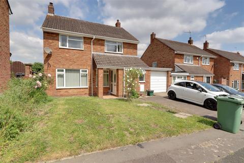 4 bedroom link detached house to rent, Honeythorn Close, Hempsted
