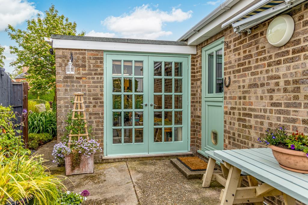 Garage/Workshop