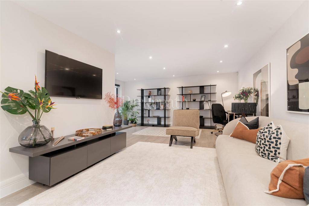 Whittlebury Mews NW1 8 EQ-8.jpg
