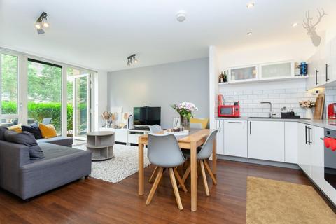 7 Oxley Square, London, E3 3GR