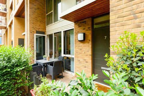 7 Oxley Square, London, E3 3GR