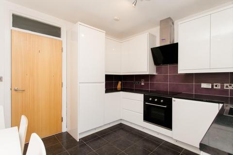 2 bedroom property to rent, Denmark Place