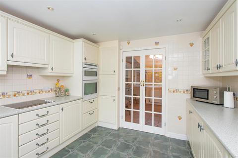 112 Crescent Drive, Petts Wood, Orpington, BR5 1BE