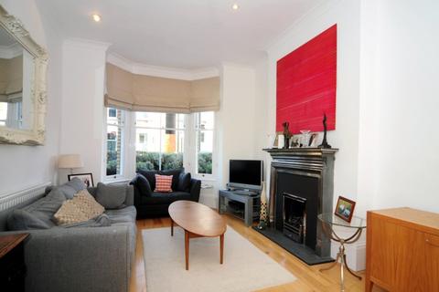 4 bedroom terraced house to rent - Sarsfeld Road, London, SW12