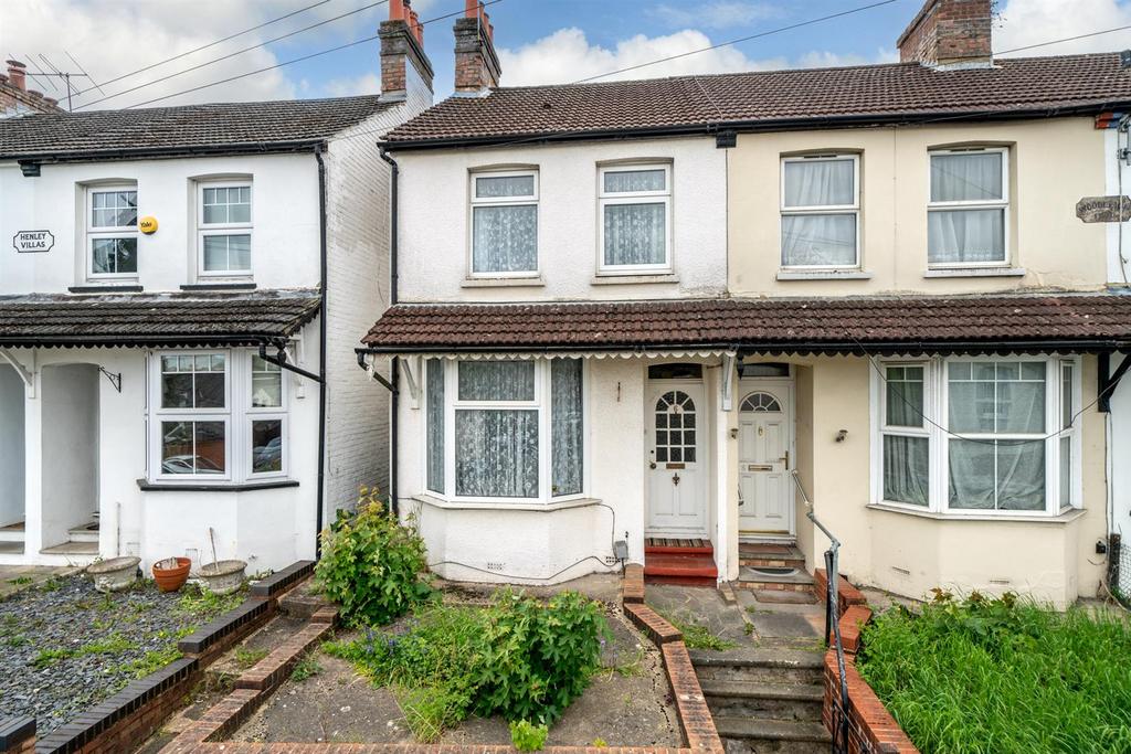 Winifred Road, Apsley 2 bed end of terrace house £375,000