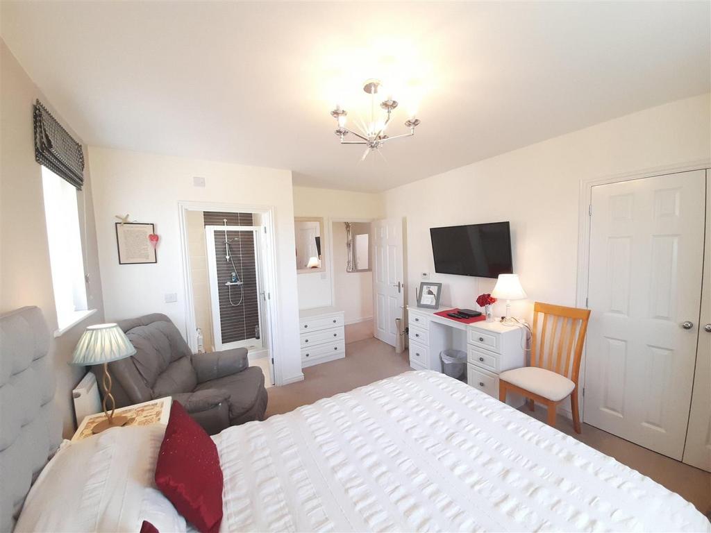 Bedroom 1.jpg