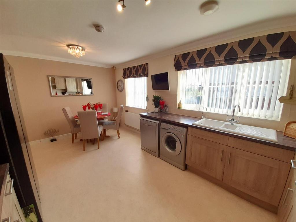 Kitchen dining room.jpg