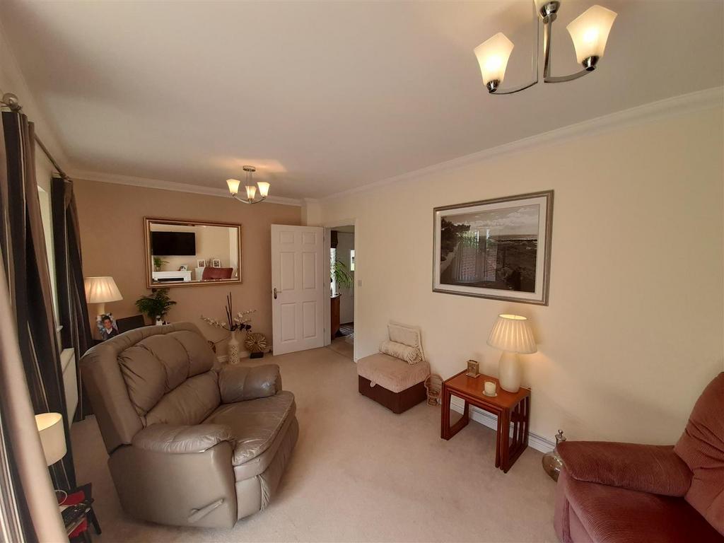 Living room 1.jpg