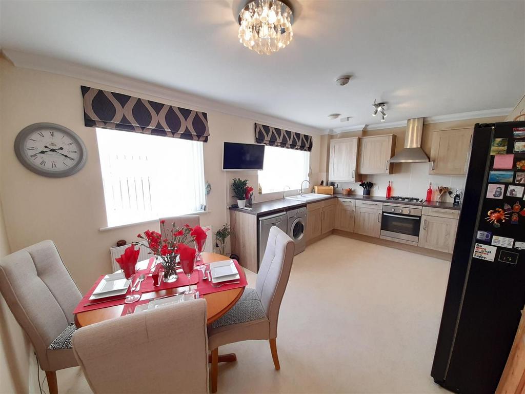 Kitchen dining room 2.jpg