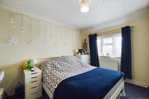 17 Godric Crescent, New Addington, Croydon, CR0 0HR